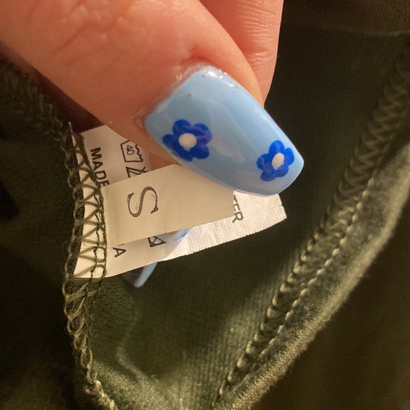 SALE🌟 3 for $12 crop top hoodie - Picture 3 of 3